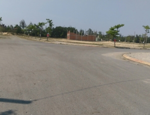 CẦN BÁN GẤP 2 LÔ GÓC PHÍA NAM ĐÀ NẴNG GẦN TRUNG TÂM THƯƠNG MẠI 