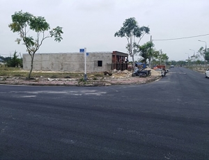Cần bán gấp lô đất 2 mặt tiền lại ngay ngõ tư,rat thuan loi cho dau tu kinh doanh