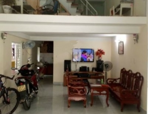 Bán nhà 2 tầng kiệt Núi Thành, nhà đẹp vào ở ngay DT: 60m2 ngang 4m5 Kiệt 3m cách đường 30m  Nhà đẹp vào ở ngay, 2 tầng, 1 mê lững Nằm ngay trung tâm vô cùng thuận lợi, gần công viên Châu Á, tượng đài 